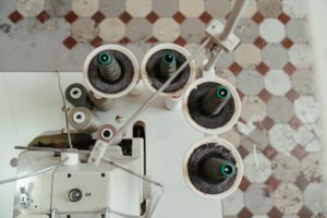 how to thread a sewing machine needle