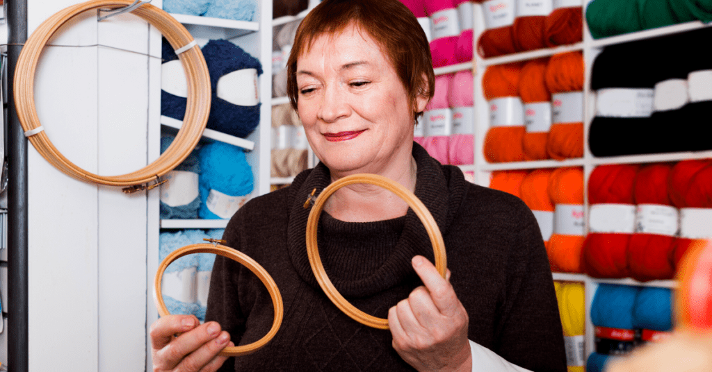 A Guide For Embroidery Hoops [Sizes, Types Materials & Shapes]