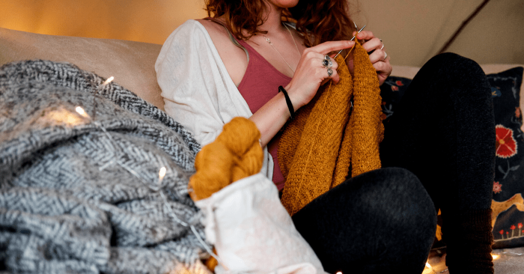 How to Stop Knit Fabric From Curling